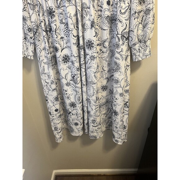 Talbots Women SMOCKED FIT & FLARE DRESS STENCIL FLORAL White And Blue $150 - Picture 3 of 13